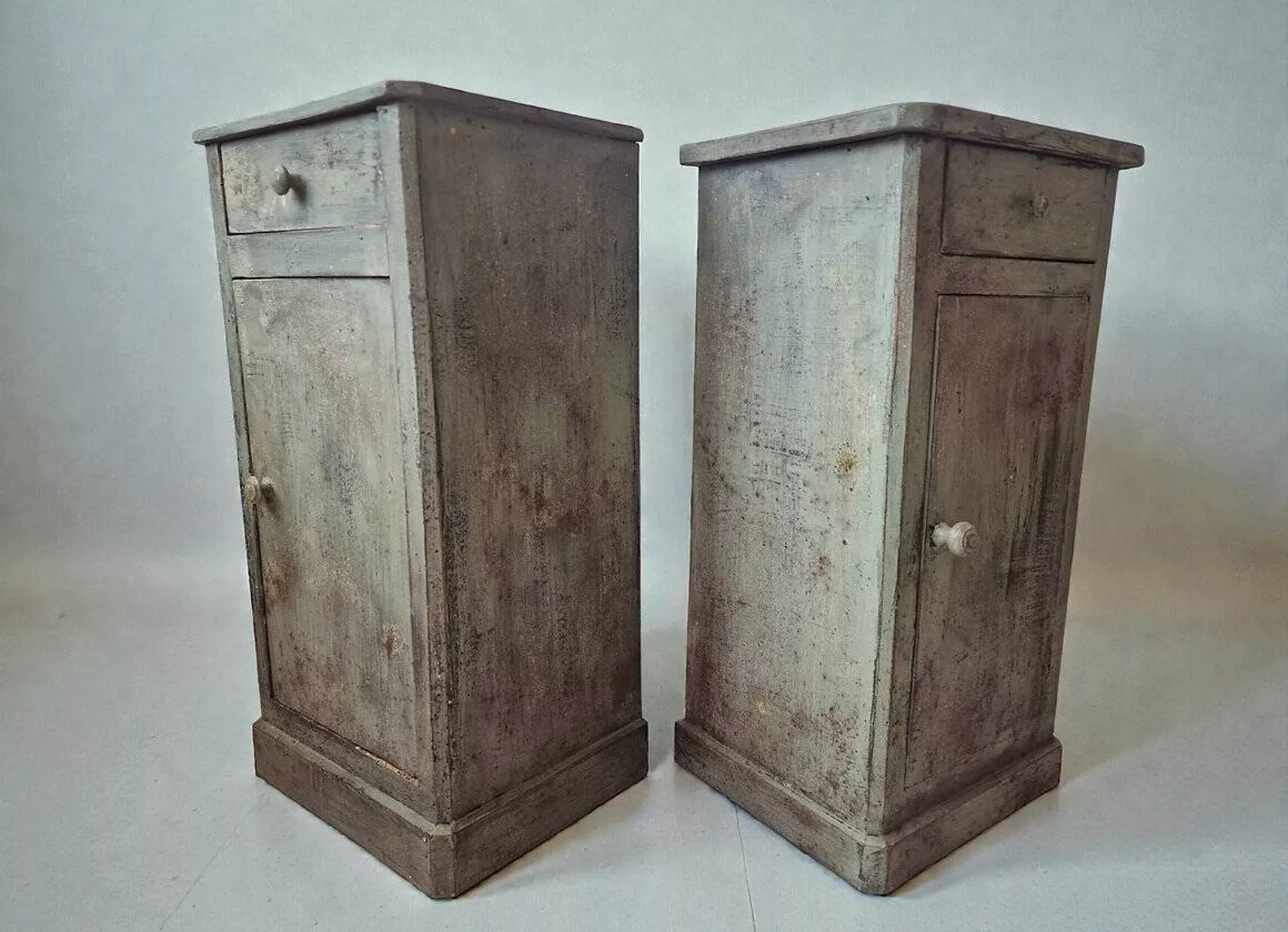 Paire de chevets anciens en bois Louis Philippe patinés vert foncé