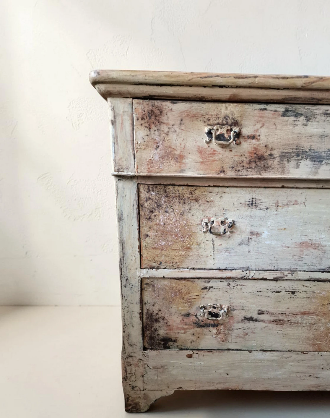 Commode ancienne louis philippe patinée beige rosé – Image 4