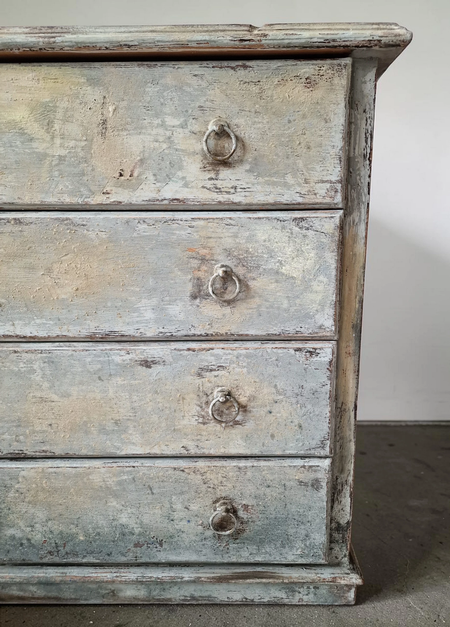 Commode en bois patiné beige et bleu – Image 4