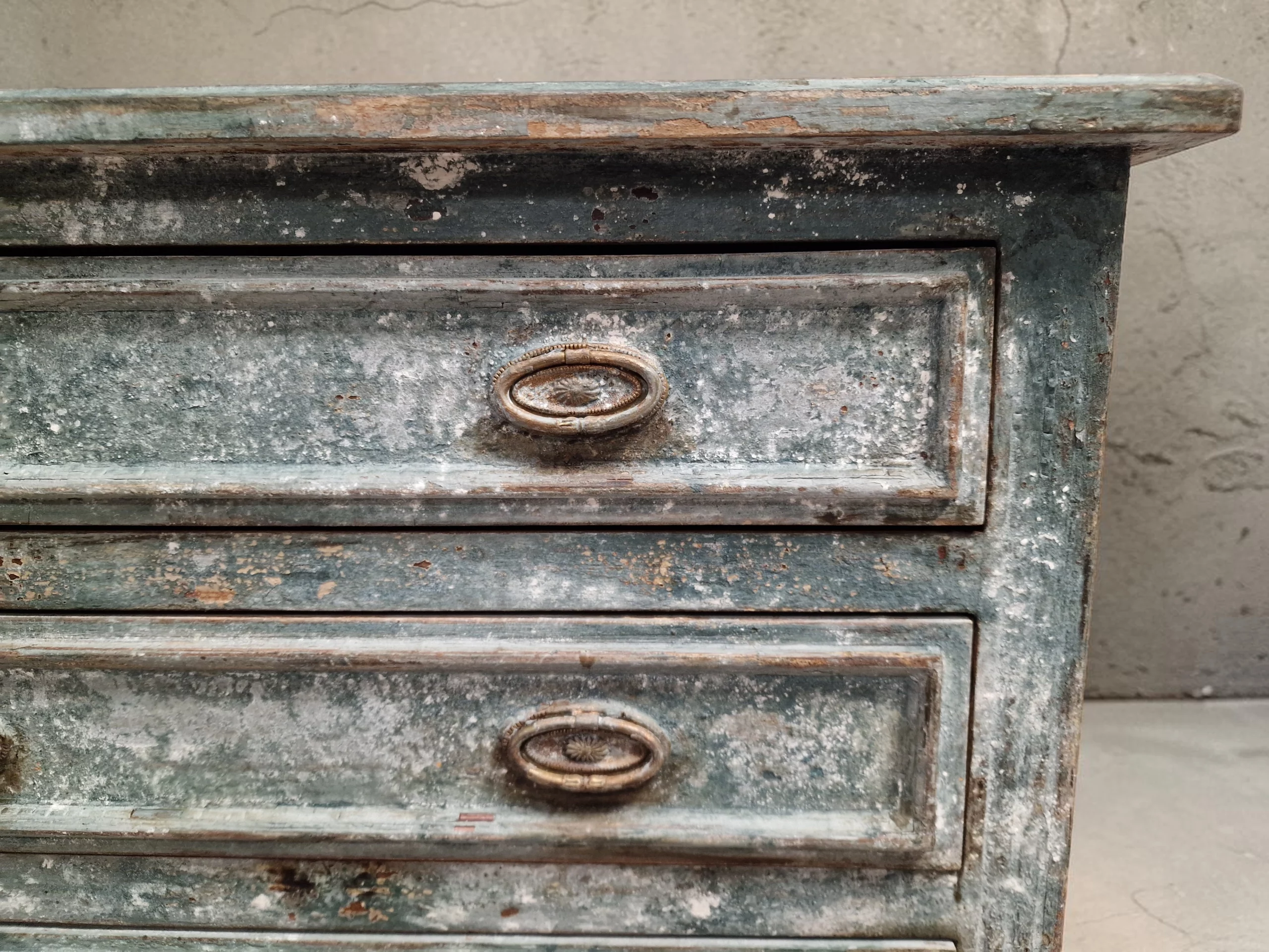 Semainier / chiffonnier ancien patiné gris vert – Image 4