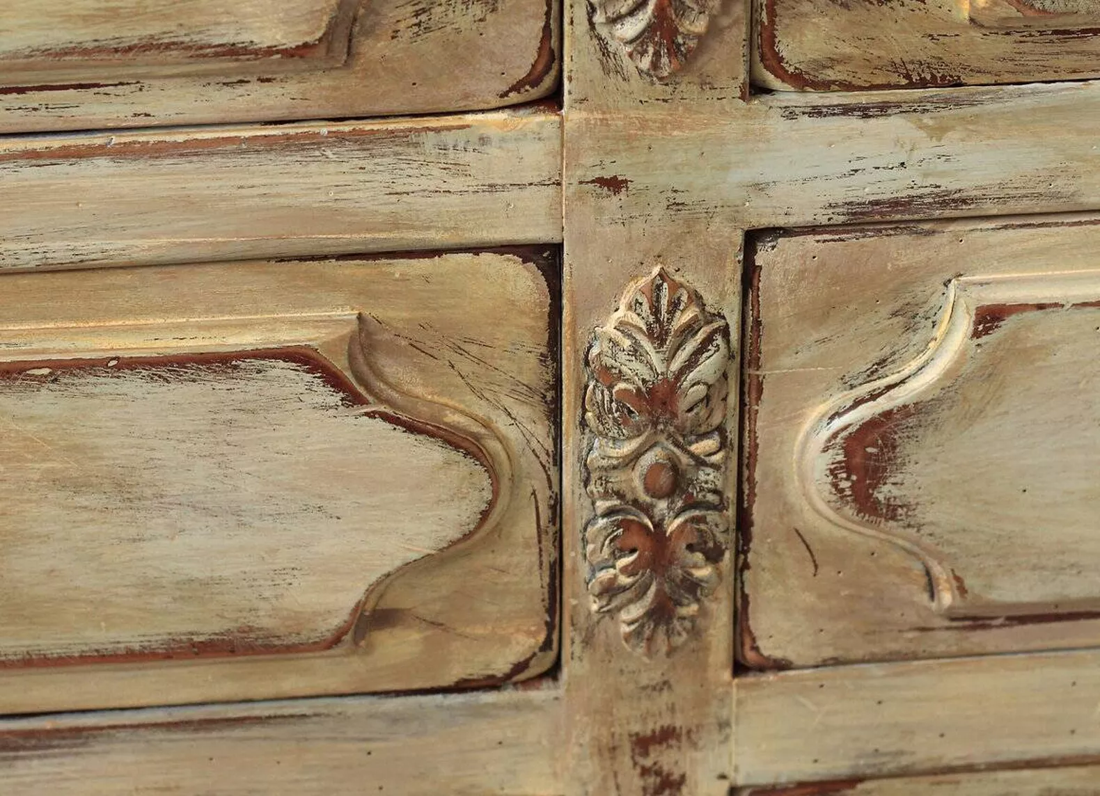 Commode ancienne de style Louis XV patinée beige et ocre – Image 3