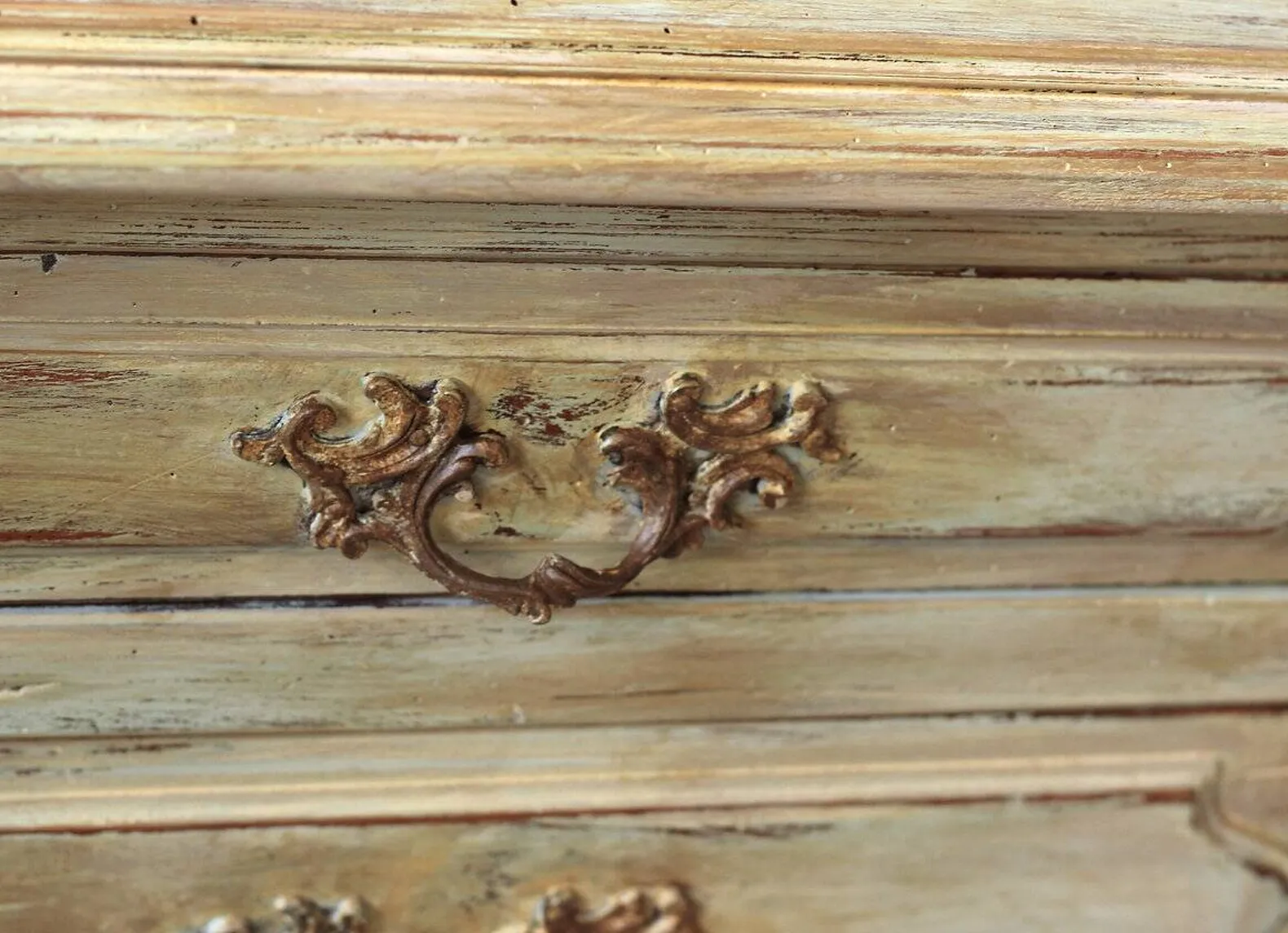 Commode ancienne de style Louis XV patinée beige et ocre – Image 4